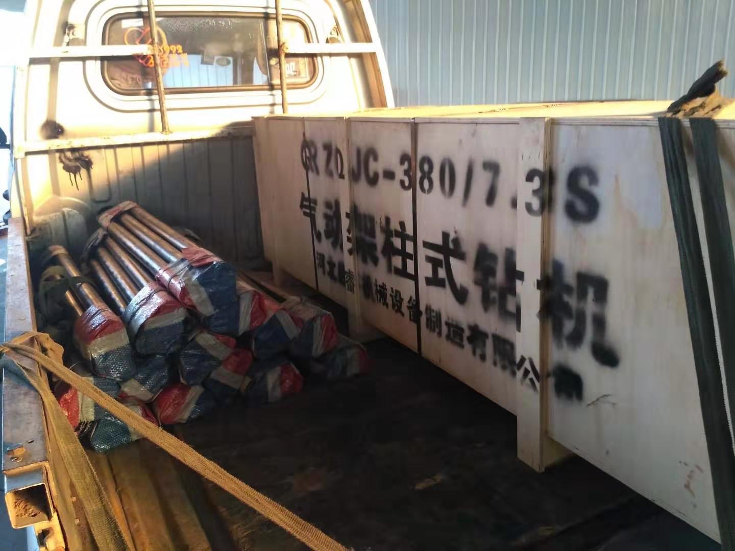 小型氣動架柱式鉆機又訂貨，好用耐用。