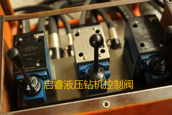 架柱式液壓回轉(zhuǎn)鉆機(jī)：聽著復(fù)雜，用著簡單
